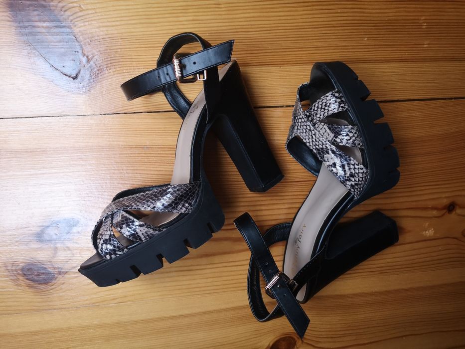 Śliczne buty sandały r. 38 Jenny Feiry jak nowe