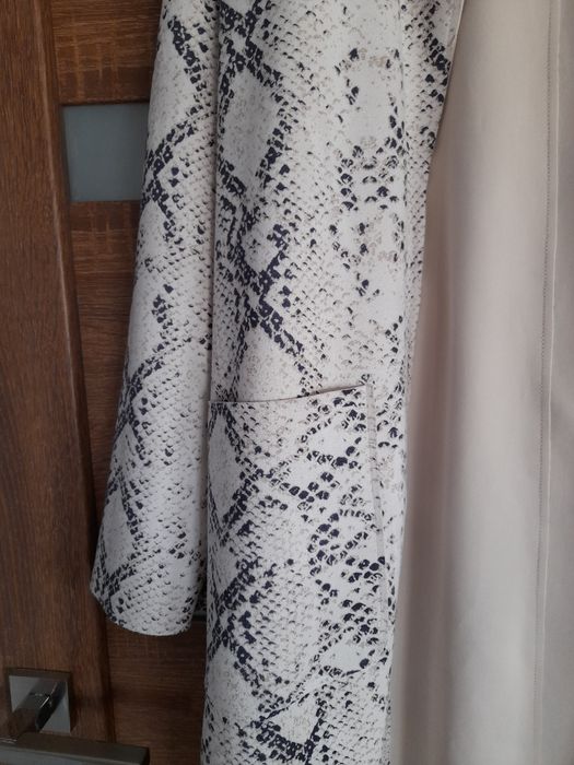 Nowy płaszcz płaszczyk wiosenny wężowy wzór f&f xs s