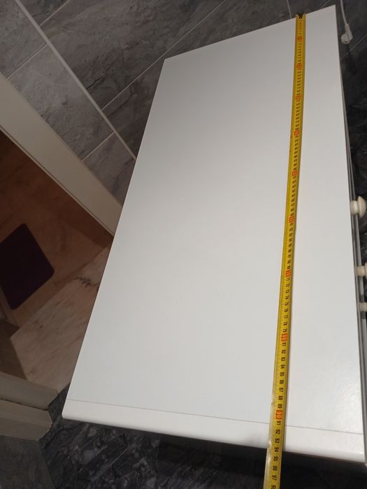 Cómoda branca com gavetas