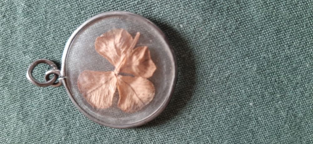 Prata, brincos, pulseiras, fios