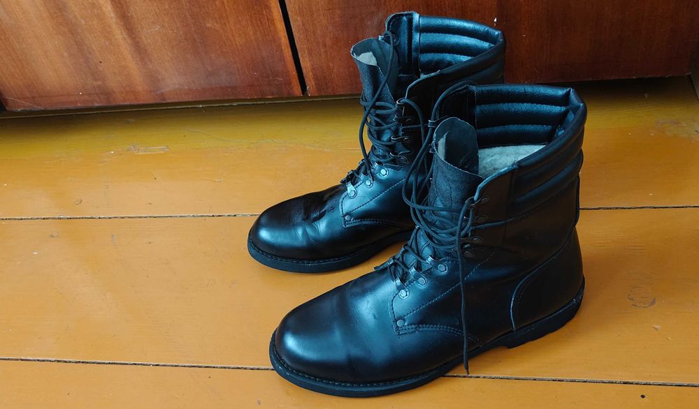 Buty zimowe skórzane czarne – ocieplane – roz. 46 – stan bardzo dobry