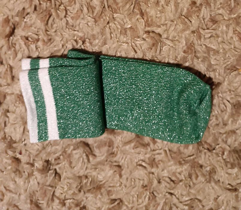 Skarpety elastyczne ze srebrnym połyskiem długość 21 cm
