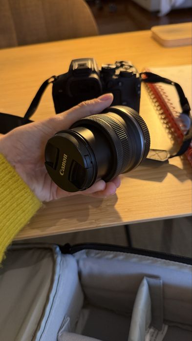 Camera Canon R10 + Bolsa