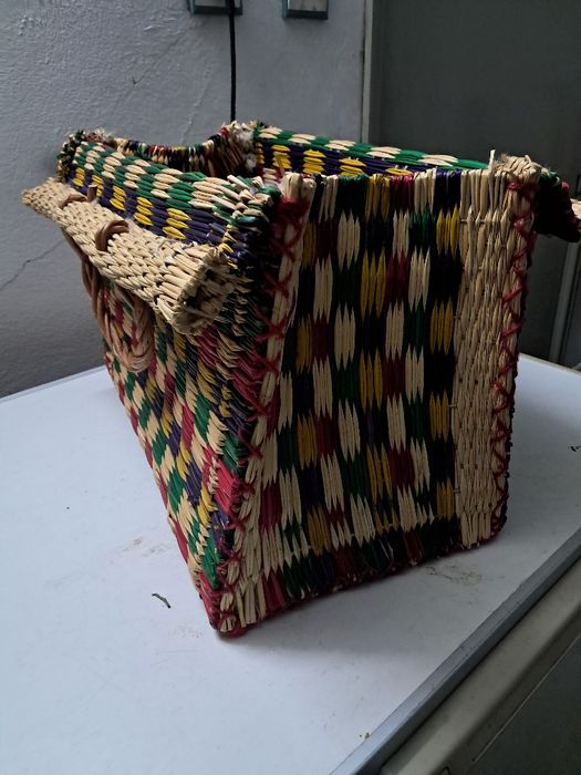 35€ Vendo cesta nova de palha, feita manualmente