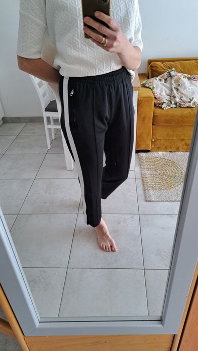 Spodnie dresowe Calvin Klein rozmiar S/M czarne z białymi lampasami z kieszeniami