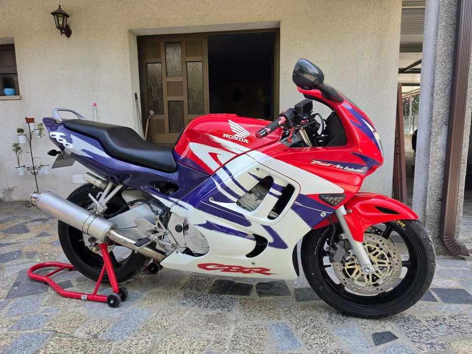 Honda CBR F3
