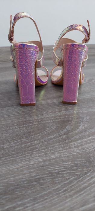 Piękne buty rozmiar 39