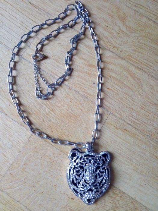 Vários bijuterias a 3 euros cada