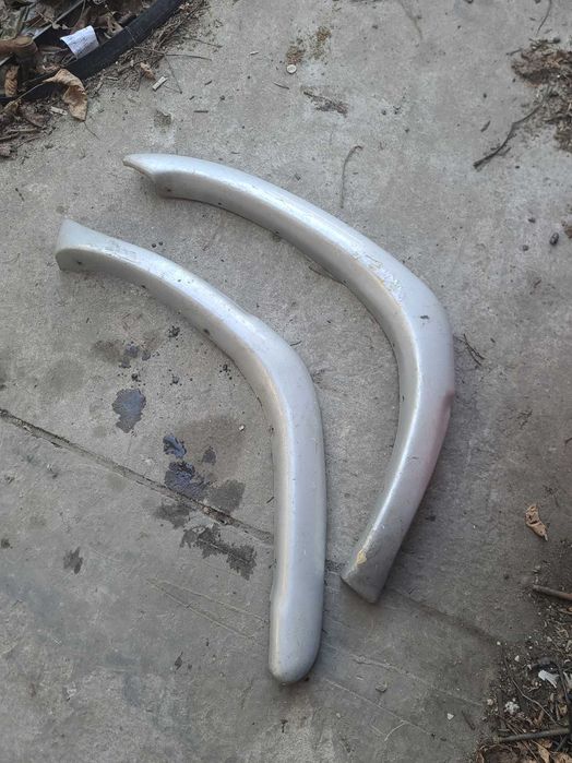 Накладка крила ліва 127956 права 127954 Toyota Rav 4 1995-1998
