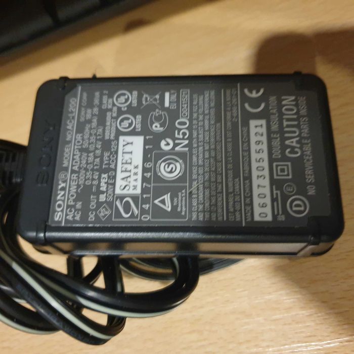 carregador sony AC-L200 sem anomalia