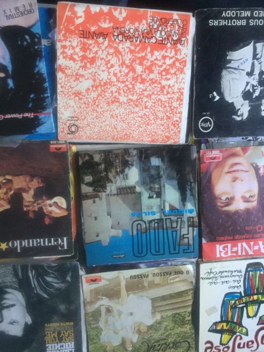 Lote de 220 discos variados e muito antigos
