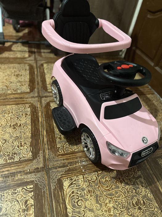 Машина толокар с ручкой як новий