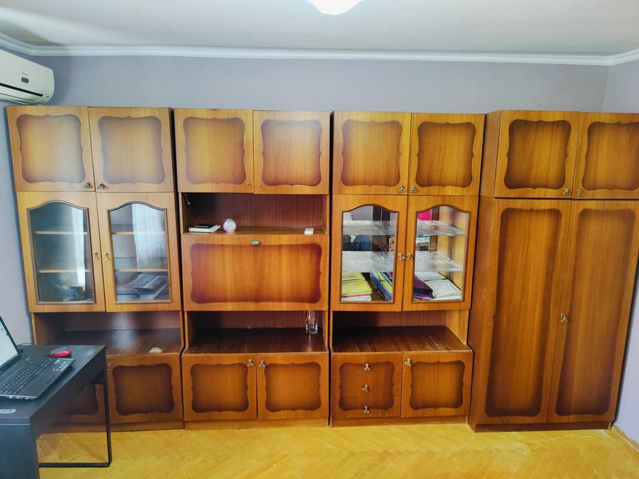 Меблі. Шафи для вітальні. Терміново