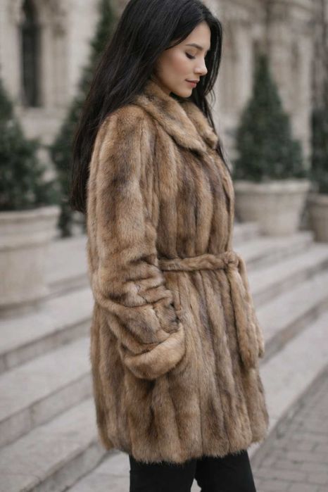 Продам норкову шубу