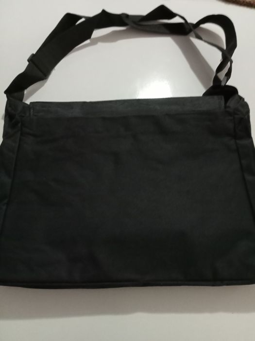 Carteira para transportar computador.