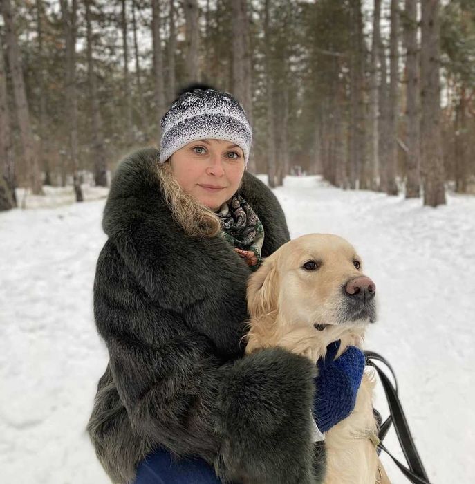 Шуба (рост 158) - основа нутрія;  рукава та воротнік - песець