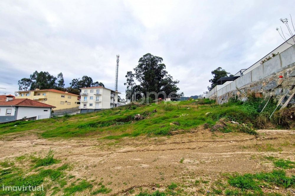 Terreno com projeto aprovado para 5 moradias.