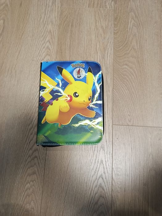 Album z kartami pokemon