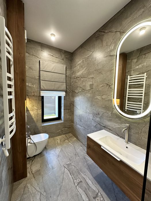 НОВИЙ одноповерховий будинок з дизайнерським ремонтом у закритому КМ !