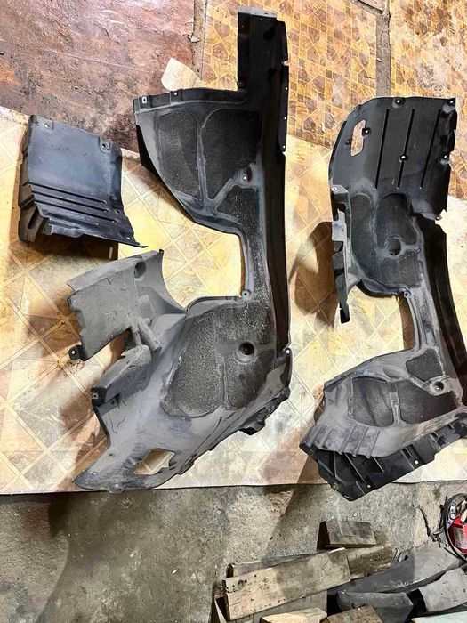 Передні підкрилки Е60