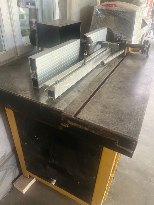 Фрезерний станок по дереву