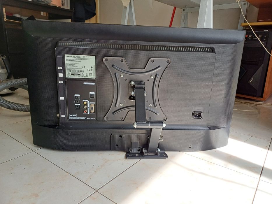 Ecrã Profissional Sumsung 32" HG32EE460FK LED HD 1360X768