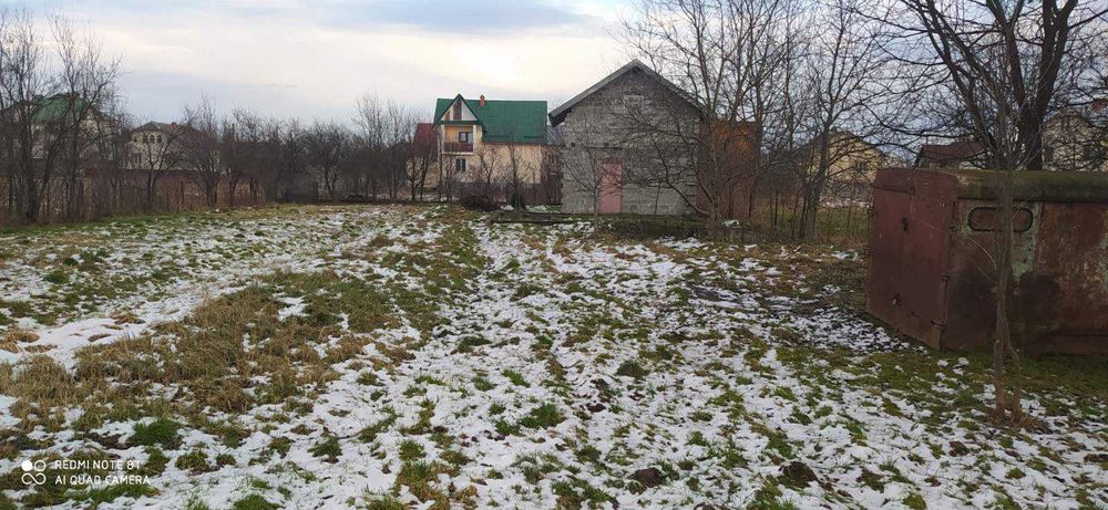 Присадибна ділянка з фундаментом и будинком на дві кімнати
