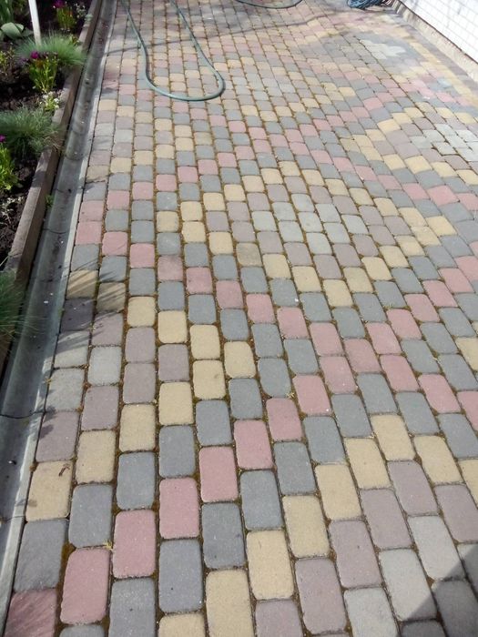 Укладання тротуарної плитки