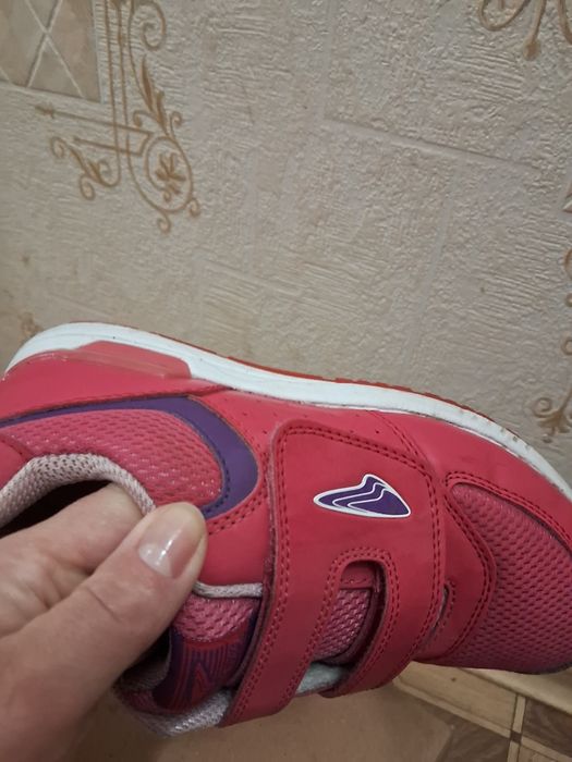 Взуття кросівки для дівчинки 34 розмір