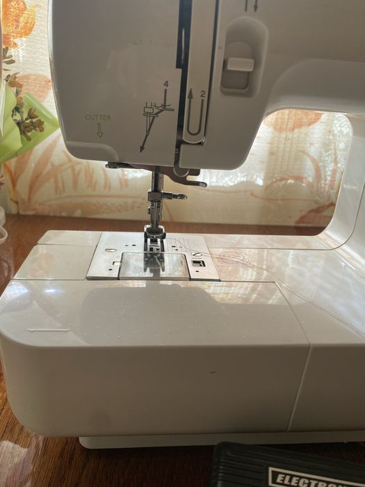 Машинка швейная Швейна машинка