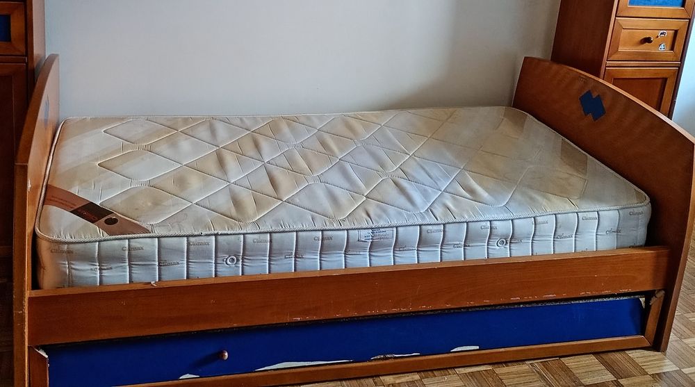 Cama com colchão e gavetão