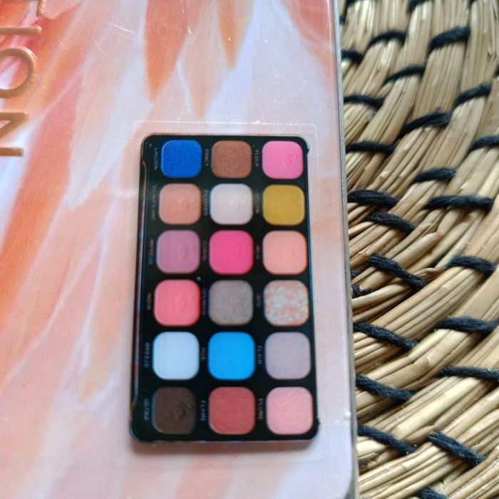 Revolution Forever Flawless Flamboyance paleta cieni do powiek