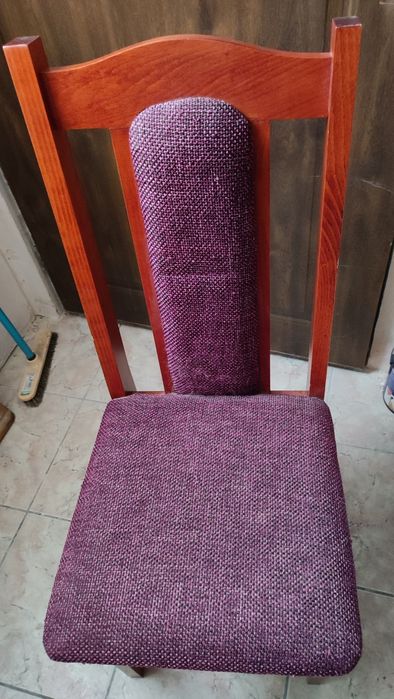 Stół rozkładany + 4 drewniane krzesła – komplet do jadalni