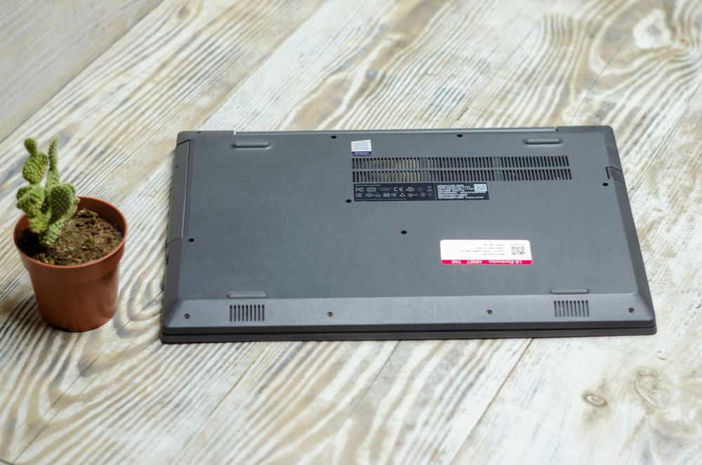 Lenovo Ideapad V130-15IKB i5-8250U 3.4GHz/8Gb DDR4/256Gb SSD/15.6`