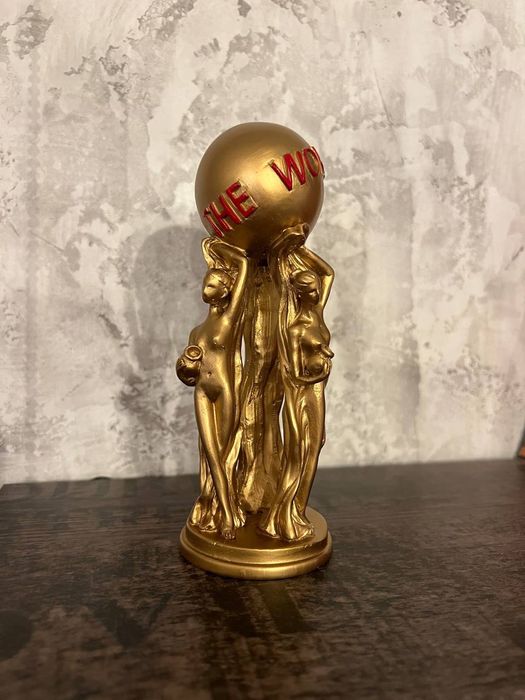 Статуетка  "The world is yours" Світ твій статуэтка фігурка фигурка