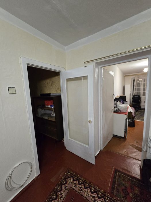 Трьох кімнатна . Інститутська