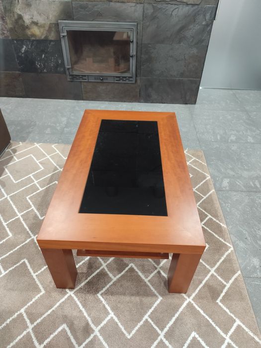 Mesa de centro em madeira maciça...