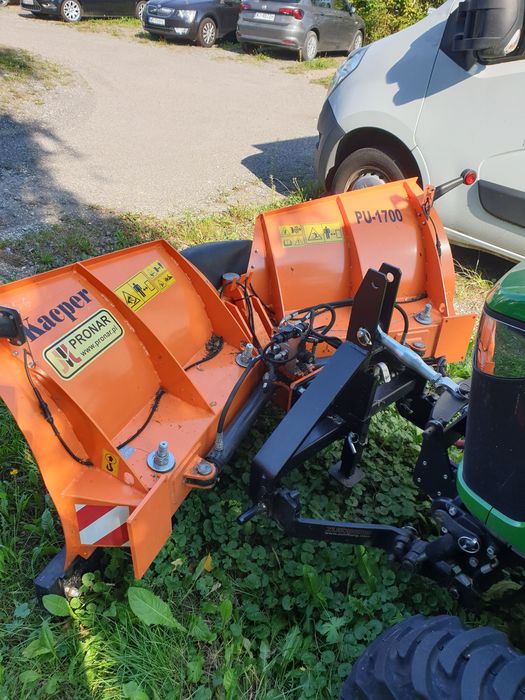 John Deere 3038E - stan: jak nowy