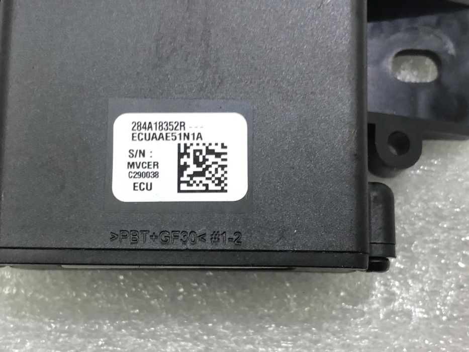 Moduł sterownik ecu 284a18352r dacia duster ii