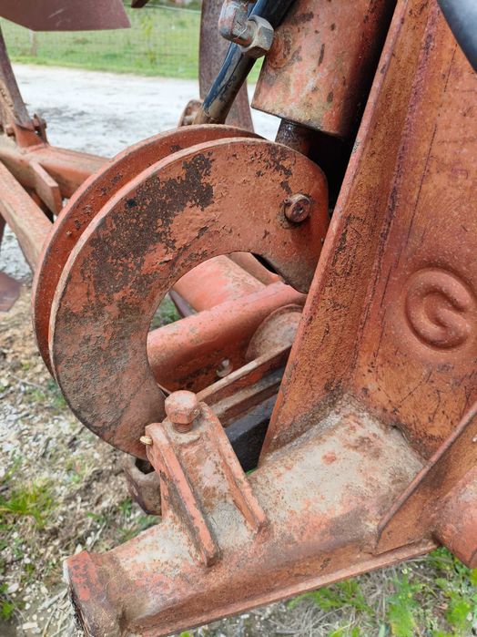 Charrua 3 ferros Galucho hidráulica 12 polegadas bom estado