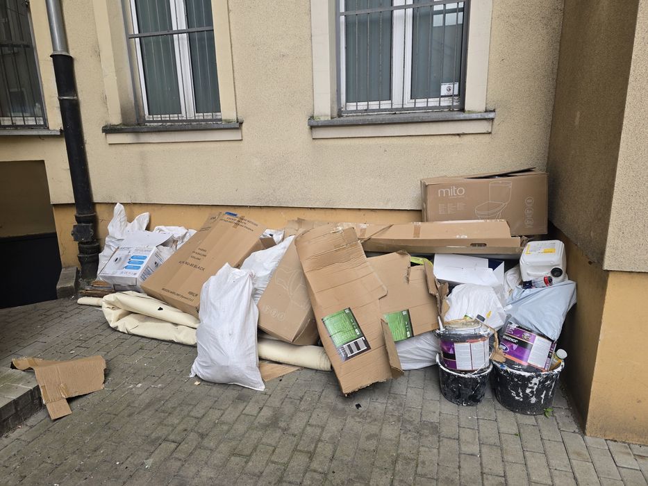 Wywóz śmieci odpadów mebli utylizacja odbiór porządkowanie sprzątanie