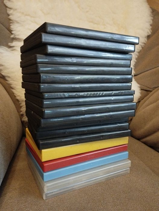 Pudełka z gier komputerowych PC