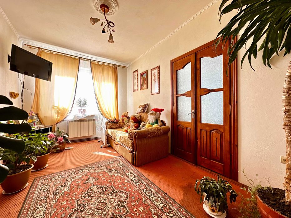 Продається просторий цегляний будинок поруч з м.Дрогобич