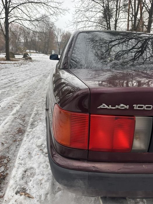 Авто Ауді А4 100