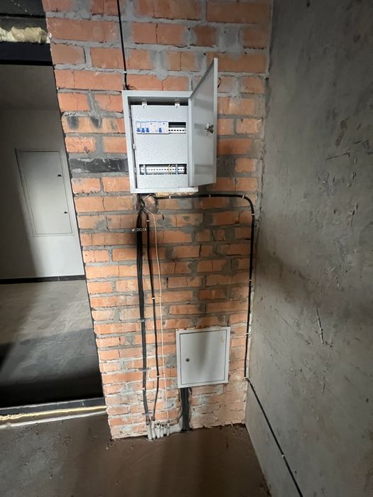 Продам 3к квартиру в Києві біля ТРЦ Ретровіль!