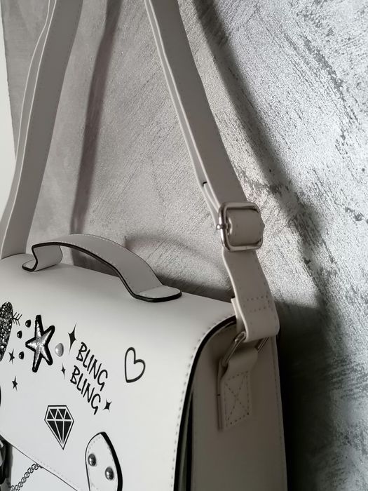 Nowa listonoszka większa z metką