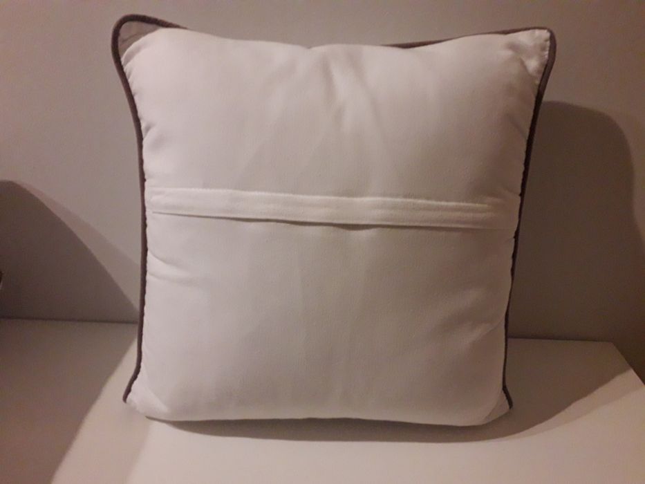 Almofadas decorativas brancas