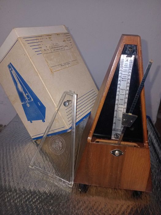 старинный немецкий метроном -Немецкая точность, которая задаёт ритм