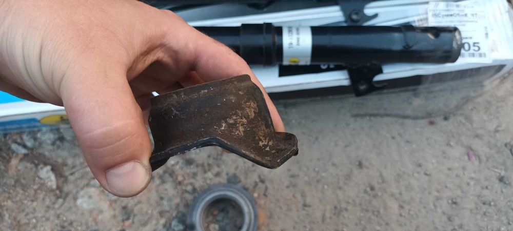 Передние амортизаторы Мазда 6 2002-2007 Bilstein