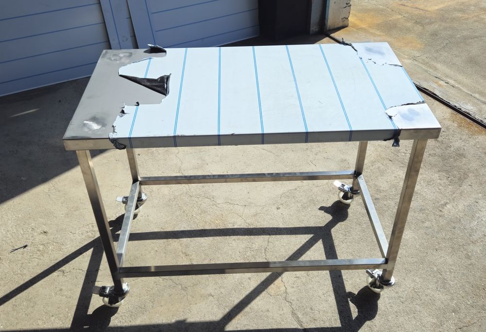Mesa em INOX com rodas para hotelaria restaurante
